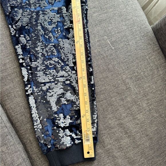 Anthropologie ett:twa Sequin Velvet Joggers Holiday Sparkle navy blue Medium M - Picture 11 of 16